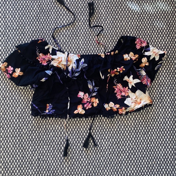 Hawaiian skirt and cropped shirt set - Picture 5 of 6